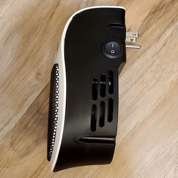 💙NIB Brightown White Portable Wall Outlet Miniature Space Heater - Picture 9 of 13